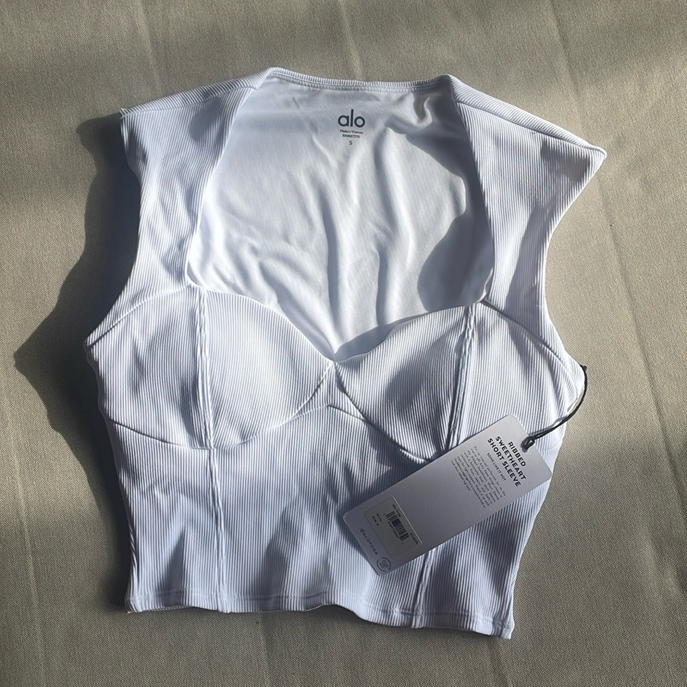 NWT - ALO Yoga Ribbed Sweetheart Short Sleeve, White, S (4-6)
